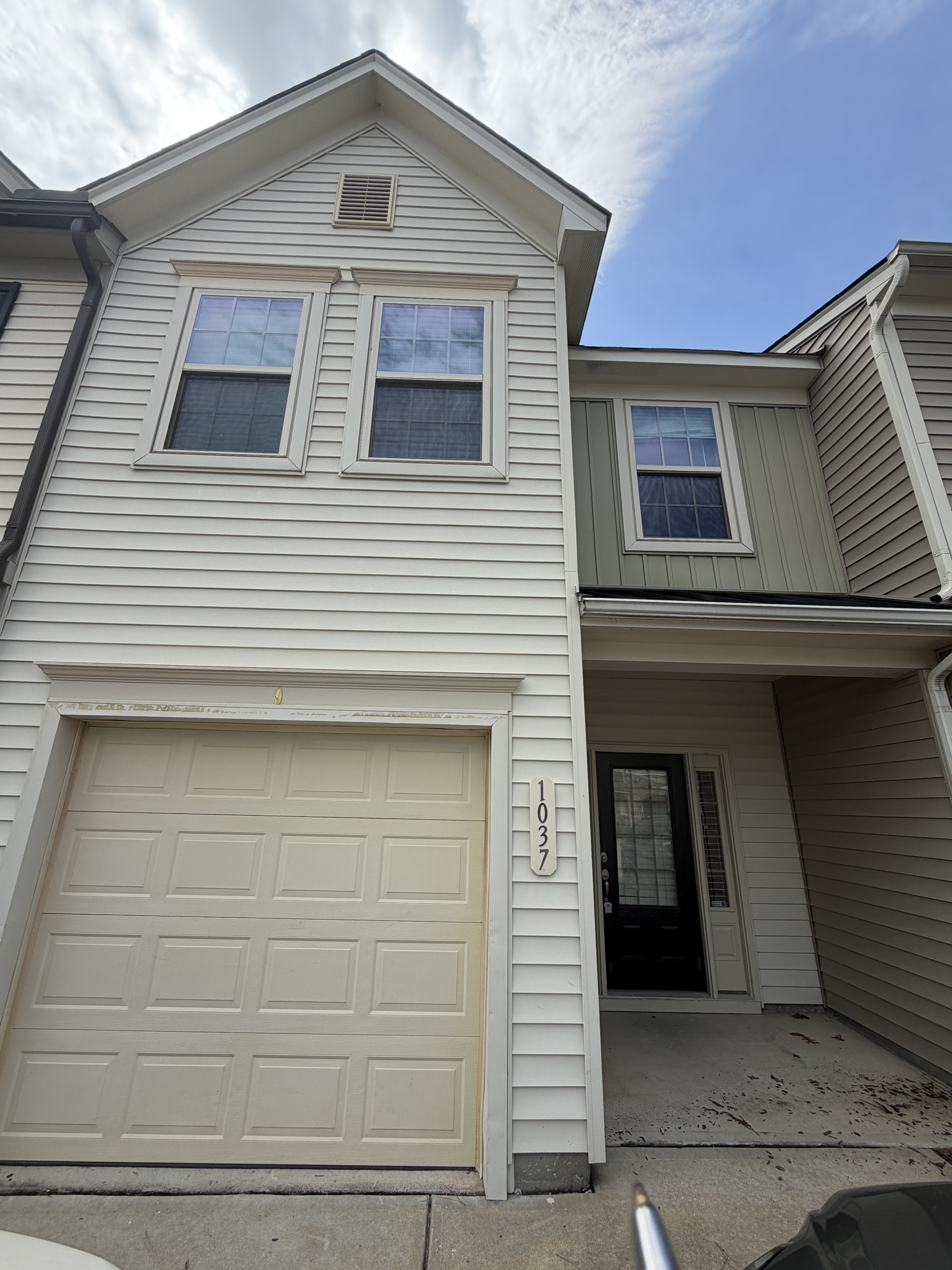 1037 Grand Ridge Dr photo 2