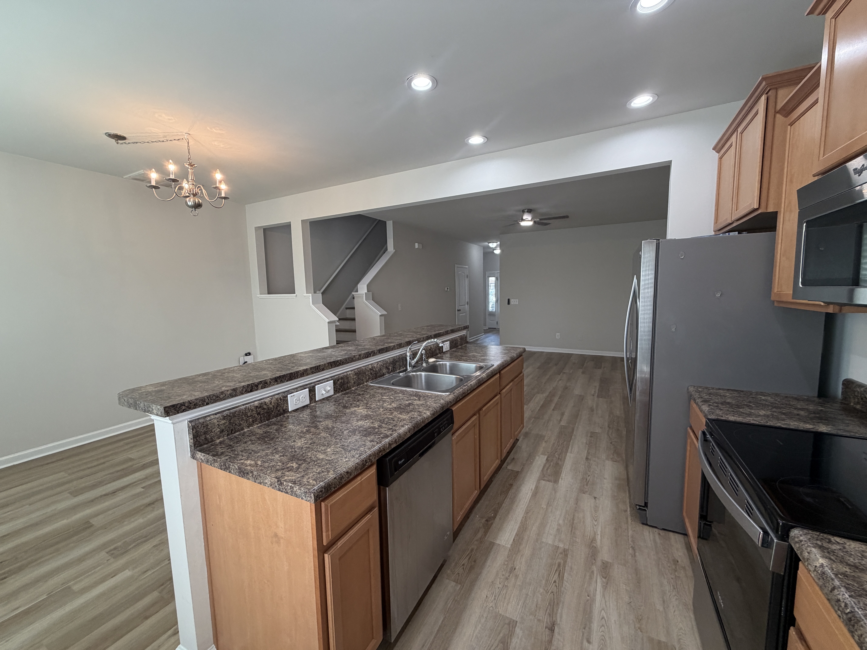 1037 Grand Ridge Dr photo 3