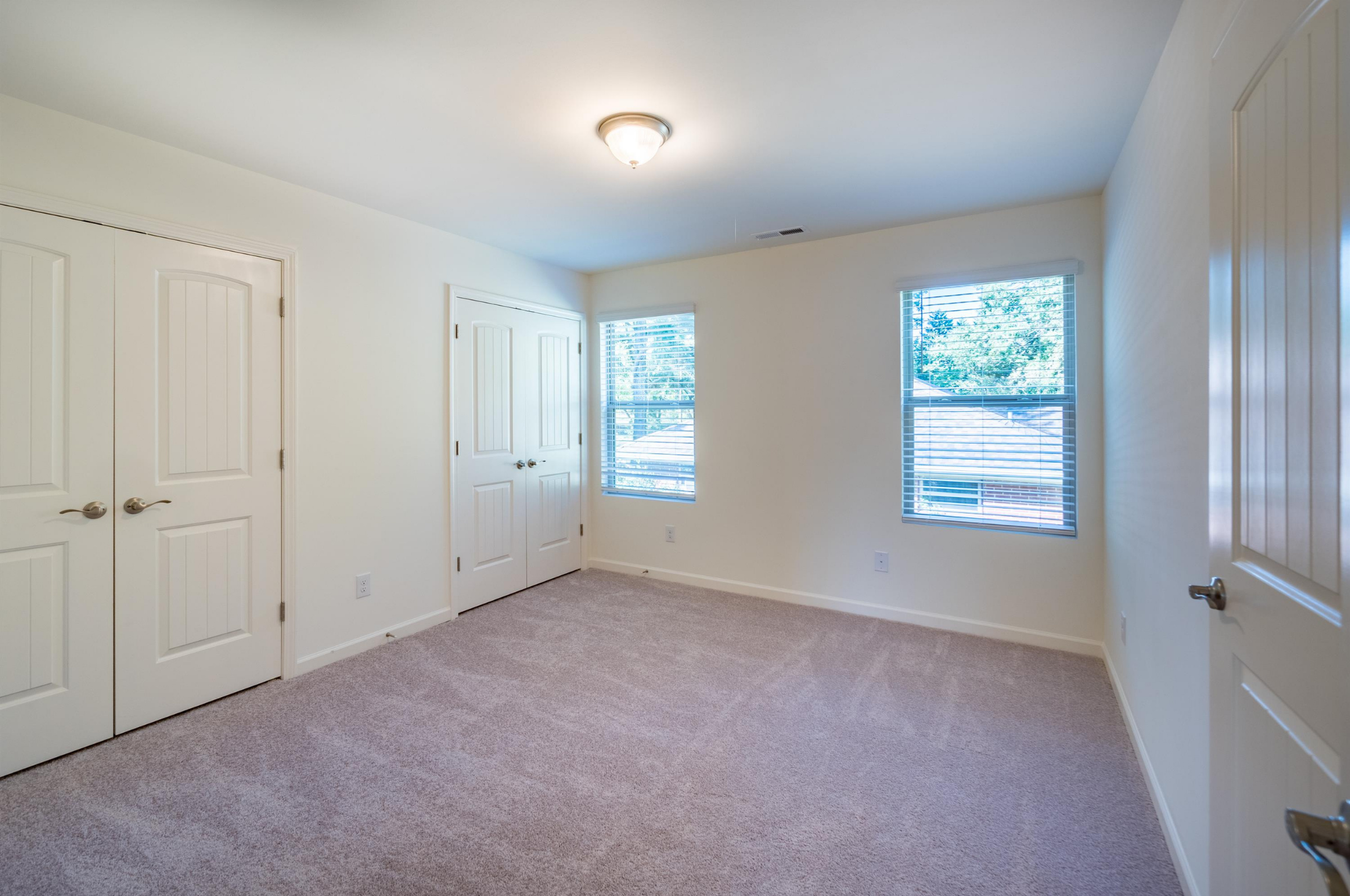8 Rochambeau Court photo 9