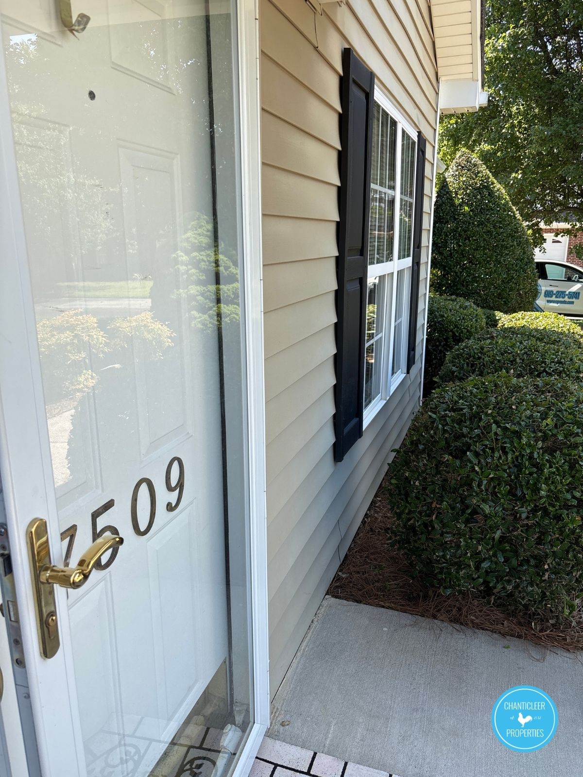 7509 Riverside Court photo 4